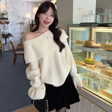 大码女装秋冬新款韩系慵懒风斜领针织衫女露肩宽松保暖洋气毛衣