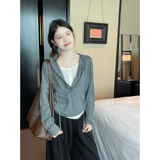 批发减龄穿搭~hellokay慵懒风拼接假两件<b class='q'>V领</b>撞色连帽条纹设计针织衫女