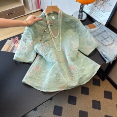 批发绿色重工国潮风<b class='q'>刺绣</b>真丝新中式上衣女夏季复古斜襟盘扣桑蚕丝<b class='q'>衬衫</b>