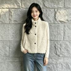 批发羊羔毛立领羊羔毛皮毛一体马甲女秋冬<b class='q'>新款</b>小个子毛毛背心短外套