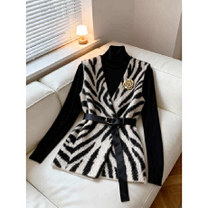 批发斑马纹针织马甲女冬高级感时髦洋气叠穿巨好看气质小香风收腰外套