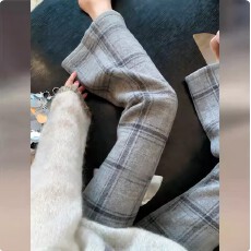批发法式灰色<b class='q'>格子</b>毛呢长裤女2026年新款春季减龄气质窄版修身直筒裤子
