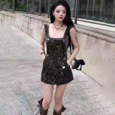 批发优质豹纹牛仔背带<b class='q'>裤裙</b>女2025春夏豹纹辣妹高腰设计感减龄<b class='q'>连体</b>裙裤
