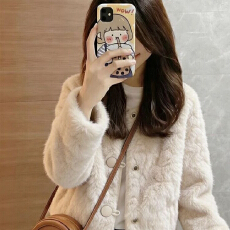 批发2026秋季新款奶杏色小香风羊羔毛<b class='q'>外套</b>女短款毛茸茸高级感大码上衣