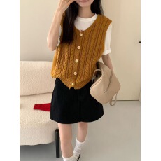 批发韩系小方领麻花针织开衫毛衣马甲女春季设计感<b class='q'>短款</b>坎肩叠穿背新品
