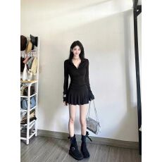 批发美式运动风黑色褶皱长袖<b class='q'>连衣裙</b>女秋季设计感单排扣收腰欧韩短裙子