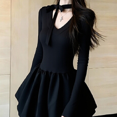 批发欧韩时尚花苞短裙气质高级感黑色针织拼接<b class='q'>连衣裙</b>女
