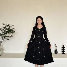 批发法式高级感重工烫钻半开领收腰长袖<b class='q'>连衣裙</b>女春新款欧韩