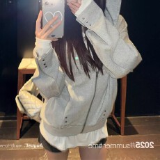 批发欧韩设计感铆钉宽松连帽卫衣外套女早秋季新款美式开衫<b class='q'>上衣</b>