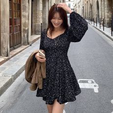 批发2026年早春新款法式茶歇气质高级感小众碎花<b class='q'>连衣裙</b>收腰显瘦