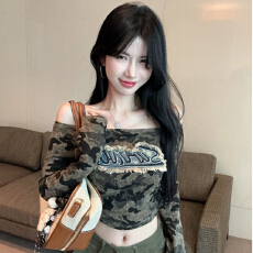 批发美式辣妹一字领短款迷彩牛仔字母贴布长袖<b class='q'>T</b><b class='q'>恤</b>心机露肩高腰上衣女