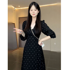 批发2026新款法式黑色v领<b class='q'>波点</b>长袖<b class='q'>连衣裙</b>子早春新款季小个子气质