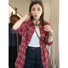 批发复古红色格子<b class='q'>长袖</b>衬衫女早秋2025新款休闲时尚开衫宽松显瘦上衣潮