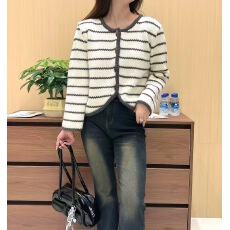 批发慵懒风条纹针织开衫女<b class='q'>短</b>款秋冬季韩版百搭上衣牛角扣毛衣外套