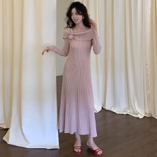 批发一字领设计露肩针织连衣裙女装<b class='q'>秋</b>冬季新款复古中长款A字裙子