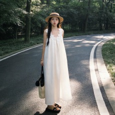 批发松弛感韩版V领钉花无袖<b class='q'>连衣裙</b>女夏季海边穿搭气质小个子休闲长裙