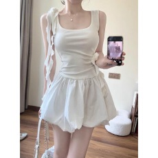 批发小香风<b class='q'>花朵</b>吊带连衣裙女夏季法式收腰花苞蓬蓬短裙绝美抹胸小裙子