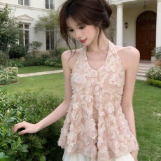 批发法式浪漫风挂脖背心<b class='q'>女装</b>2026夏季新款外穿花边蕾丝高级感纯欲上衣