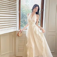 批发夏季新款法式挂脖<b class='q'>花朵</b>连衣裙度假仙女裙薄纱气质长裙