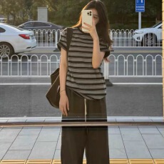 批发韩系复古条纹短袖圆领T恤女宽松时髦上衣