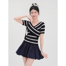 批发法式设计感条纹<b class='q'>V领</b>短袖针织衫夏季小众时尚气质显瘦T恤上衣女