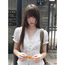 批发韩系V领蕾丝短袖<b class='q'>衬衫女</b>夏季穿搭设计感泡泡袖衬衣显瘦<b class='q'>白色</b>上衣ins