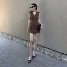 批发【仲夏】2026夏季<b class='q'>新款</b>时尚感收腰显瘦无袖小众设计师收腰连衣裙