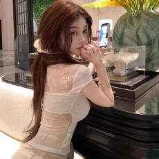 批发260克随心裁白色蕾丝露背方领<b class='q'>短袖</b><b class='q'>t</b><b class='q'>恤</b>女夏季纯欲性感辣妹修身上衣