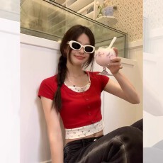 260克随心裁甜辣碎花红色短袖T恤女夏季新款拼接修身短款正肩上衣