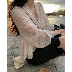 批发已出货 <b class='q'>韩国</b>chic法式气质V领飘带波点泡泡袖雪纺衬衫休闲上衣2色