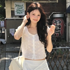 批发<b class='q'>韩国</b>法式气质温柔风蕾丝花边刺绣花朵泡泡短袖短款衬衫上衣