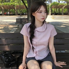 批发韩系甜美少女风不对称娃娃领斜领设计单排扣<b class='q'>条纹</b>短袖<b class='q'>衬衫</b>上衣