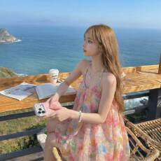 批发法式度假风碎花吊带连衣裙女夏海边<b class='q'>沙滩裙</b>高级感宽松挂脖露背裙