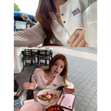 批发早安樊樊秀晶r*1ph圆领刺绣排扣小开衫女秋亲肤<b class='q'>卫衣</b>长袖上衣