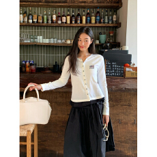 批发Creamsu叙白 白色圆领<b class='q'>刺绣</b>排扣针织开衫女秋修身显瘦叠穿长袖<b class='q'>上衣</b>