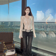 批发法式性感风内搭蕾丝衫<b class='q'>女</b>长袖修身U领打底衫纯欲喇叭袖上衣