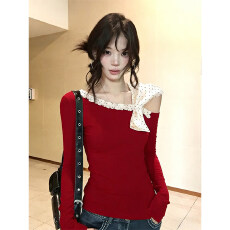 批发红色波点蝴蝶结斜肩长袖t恤女早春露肩打底辣妹上衣