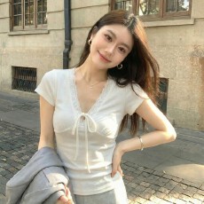 批发短袖t恤女2026新款夏季黑色半袖短款修身<b class='q'>蕾丝拼接</b>漂亮纯棉V领上衣