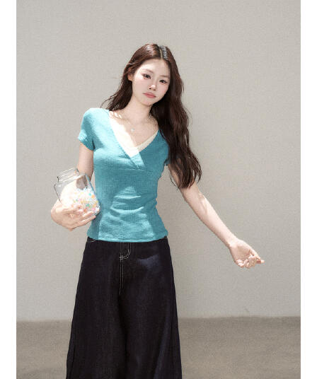 하나 오노 라스베리 V넥 반팔 티셔츠 여성 2026 여름 새로운 페이크 레이어드 패치워크 디자인 몸매 가꾸기 슬림해 보이는 맨위