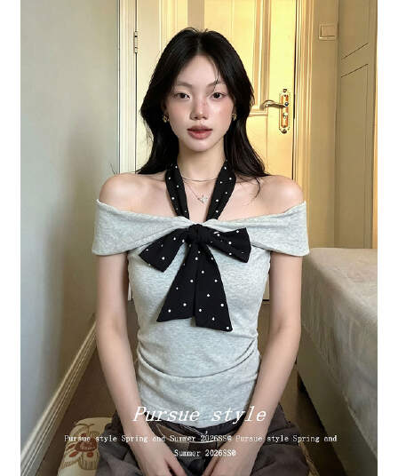 灰度 도트 무늬 한 부서 품격 티셔츠 여성 여름 새로운 회색 오프숄더 반팔 몸매 가꾸기 슬림해 보이는 맨위