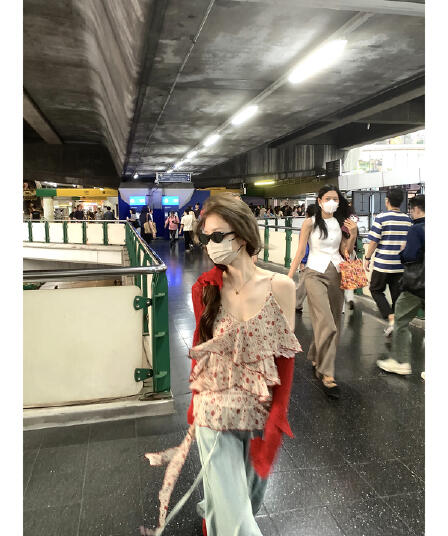 여름 쉬폰 빨간색 꽃무늬 작은 슬링 여성 민소매 풀오버 기본 셔츠 맨위 오픈 가디건 긴팔 숄