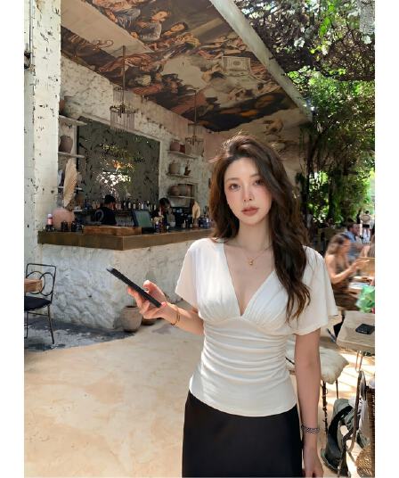 화이트 V넥 주름 반팔 티셔츠 여성 2026 여름 새로운 허리 수축 슬림해 보이는 맨위