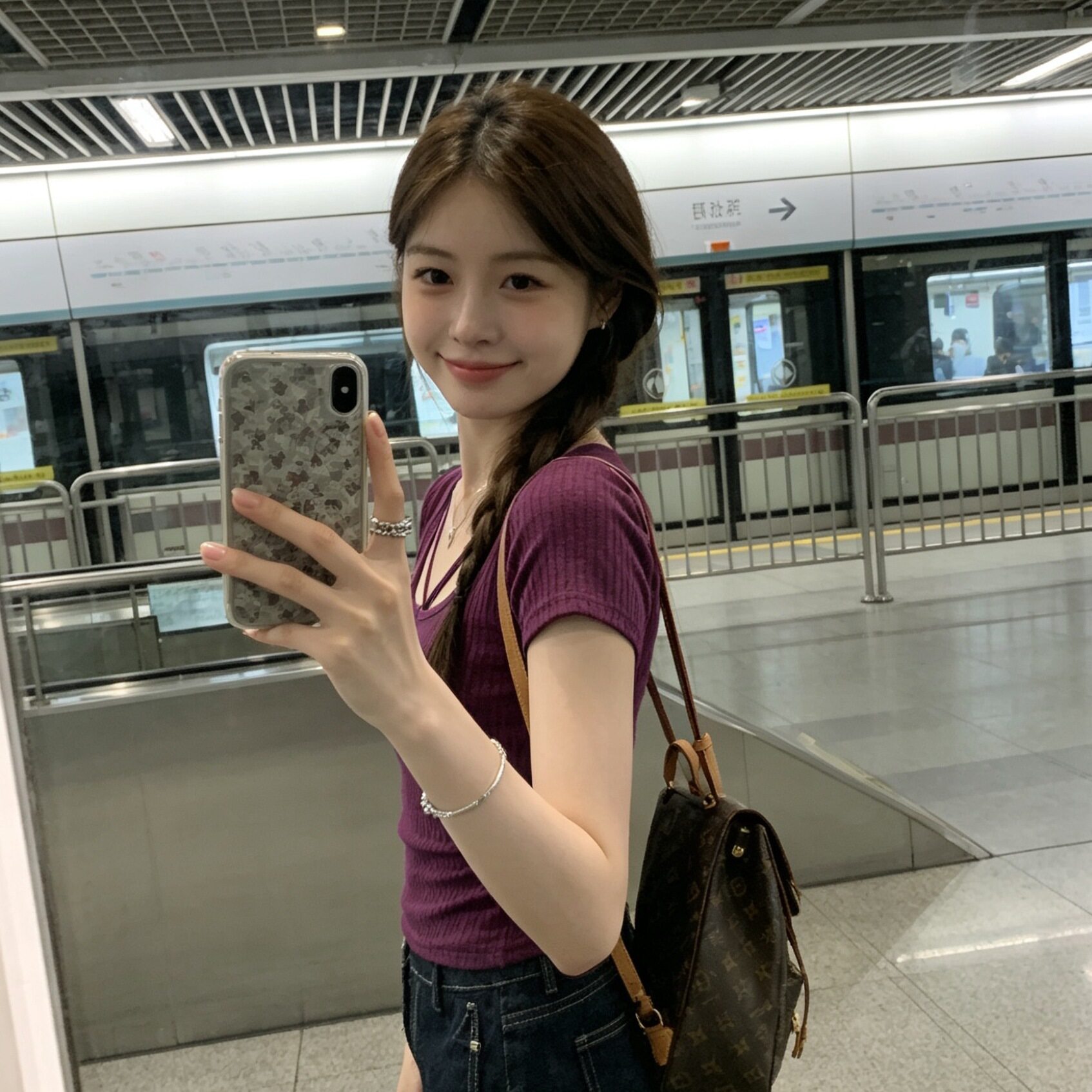 작은 키 새로운 니트 스웨터 티셔츠 여성 여름 디자인 센스 몸매 가꾸기 슬림해 보이는 보라색 아름다운 반팔 맨위