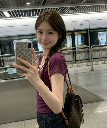 작은 키 새로운 니트 스웨터 티셔츠 여성 여름 디자인 센스 몸매 가꾸기 슬림해 보이는 보라색 아름다운 반팔 맨위