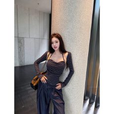 批发条纹挂脖背心外搭坎肩开衫女夏季时尚