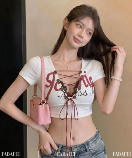 한 스타일 V넥 반팔 티셔츠 여성 여름 2026 새로운 몸매 가꾸기 슬림해 보이는 핫걸 레이스업 맨위