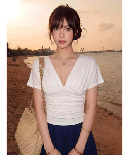 한 부서 미니멀리즘 V넥 반팔 티셔츠 여성 여름 디자인 센스 주름 허리 수축 슬림해 보이는 작은 셔츠 순수한 욕망 섹시함 작은 맨위