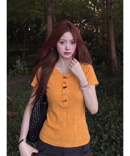 faucikor 도파민 바람 소뿔 버클 반팔 티셔츠 여성 여름 새로운 몸매 가꾸기 슬림해 보이는 디자인 센스 맨위 트렌디