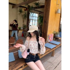 批发摩登格印花碎花一字肩<b class='q'>长袖</b><b class='q'>衬衫</b>女夏季短款休闲上衣露肩<b class='q'>衬衣</b>