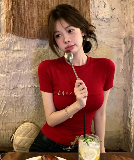 사람들 면 핫걸 바람 긍정적 인 어깨 반팔 티셔츠 여성 여름 가슴 벨트 버클 장식 몸매 가꾸기 슬림해 보이는 맨위